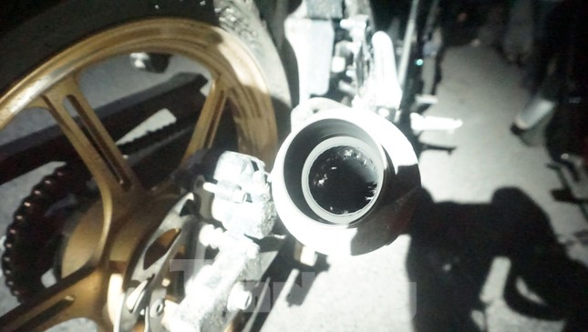 Cảnh sát vây bắt loạt ‘quái xế’ độ pô gây náo loạn đường phố đêm Trung thu ảnh 3