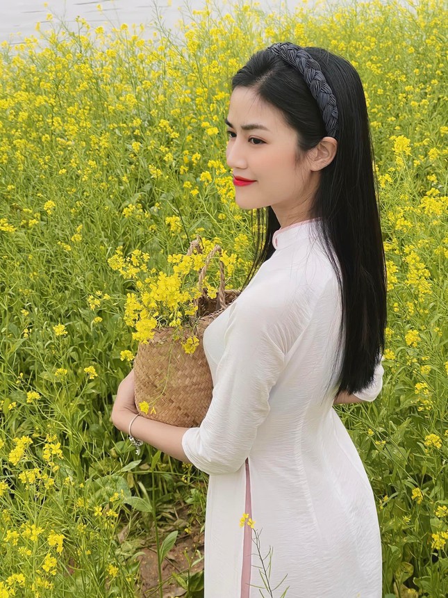 Nhan sắc ngọt ngào ngoài đời của nữ chính Lối về miền hoa ảnh 9