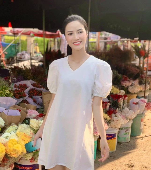 Nhan sắc ngọt ngào ngoài đời của nữ chính Lối về miền hoa ảnh 2