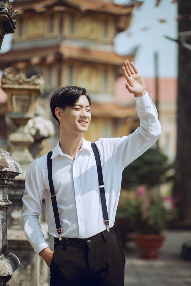 Nam sinh thanh lịch tỉnh Bình Dương ‘gây sốt’ với nụ cười tỏa nắng ảnh 4