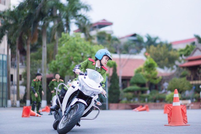Nữ học viên trường Cảnh sát xinh đẹp với niềm đam mê Motor phân khối lớn ảnh 9