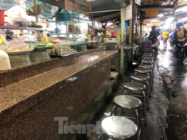 Thực phẩm nhảy giá, tiểu thương mỏi mắt ngóng khách ảnh 4