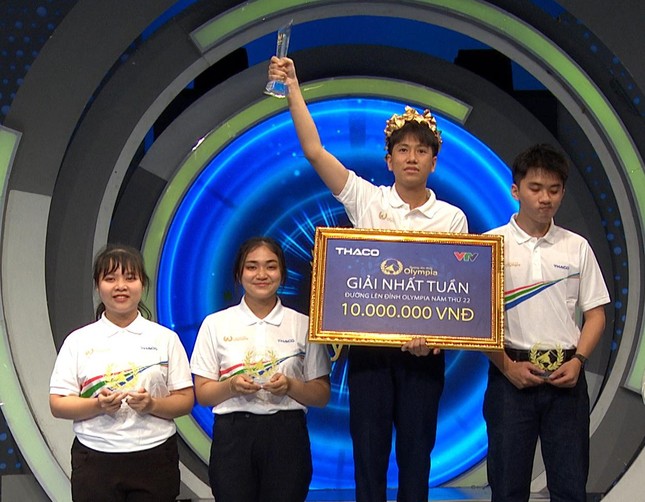 Đối thủ tự đánh rơi điểm số, nam sinh Cần Thơ ẵm vòng nguyệt quế Olympia ảnh 3