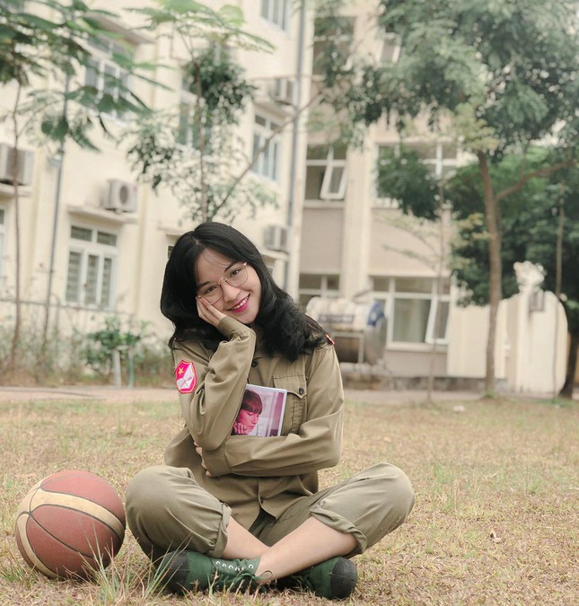 Những 'bóng hồng' xinh đẹp trong bộ quân phục ảnh 7