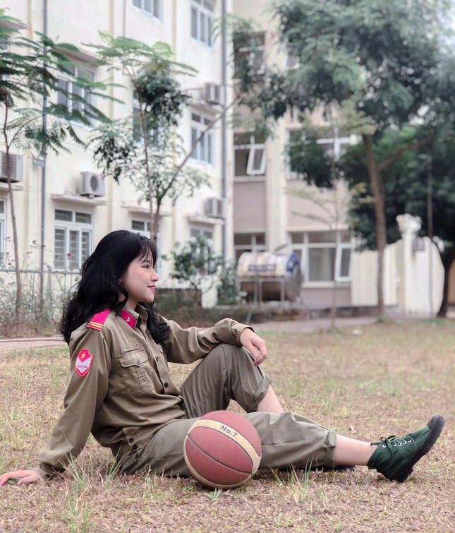 Những 'bóng hồng' xinh đẹp trong bộ quân phục ảnh 2