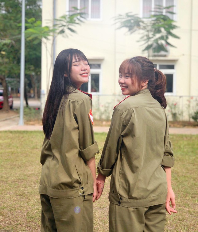 Những 'bóng hồng' xinh đẹp trong bộ quân phục ảnh 4