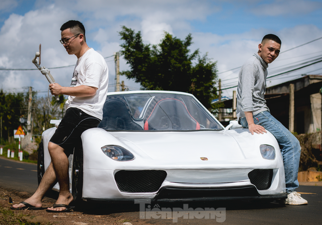 Nhóm bạn trẻ tại Đắk Lắk du xuân bằng siêu xe tự chế ảnh 1
