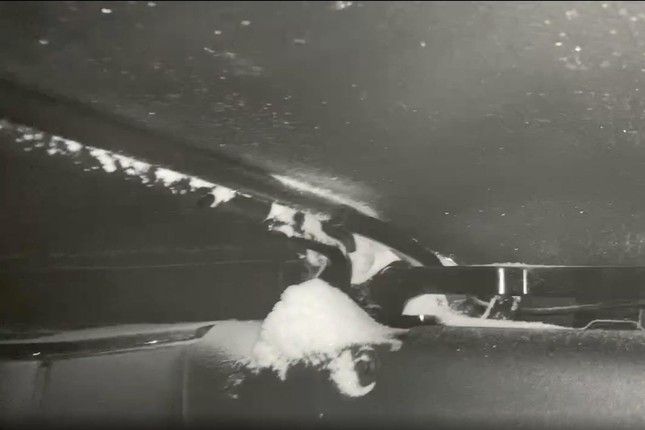 Nghệ nhân tại Mỹ điêu khắc Ford Bronco bằng tuyết ảnh 3