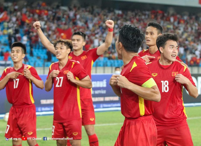 Sao Việt vỡ òa trước chiến thắng lịch sử của U23 Việt Nam ảnh 2