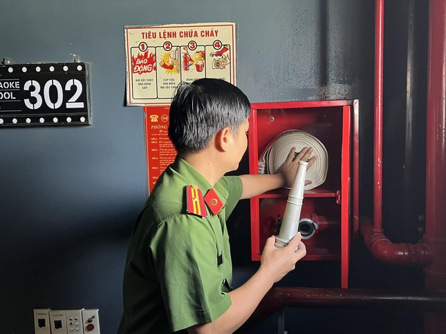 Ðồng loạt tổng kiểm tra PCCC cơ sở karaoke, vũ trường, quán bar ảnh 1