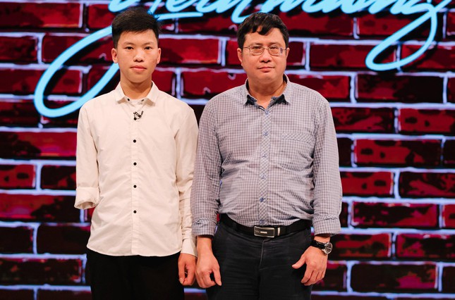 Chàng trai người Dao vào đại học bằng… tay trái ảnh 1