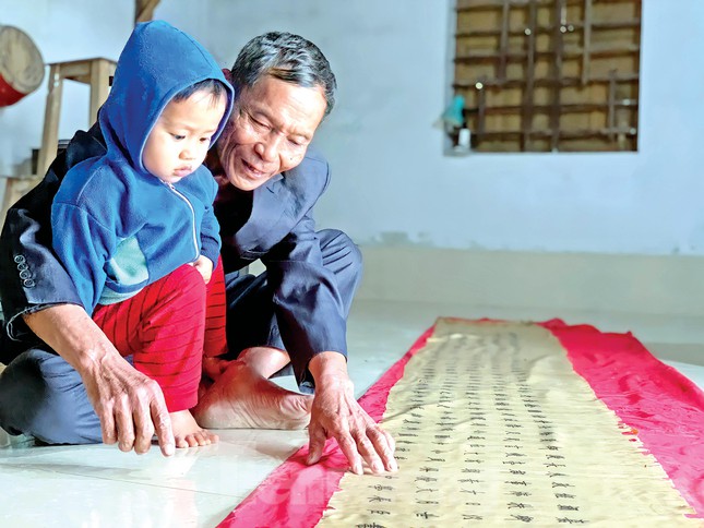 Hé lộ bí mật trong tráp gỗ lim sau 400 năm ảnh 2