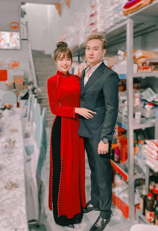 Diễn viên Anh Tuấn 'Phố trong làng' bất ngờ làm đám hỏi với bạn gái kém 11 tuổi ảnh 1