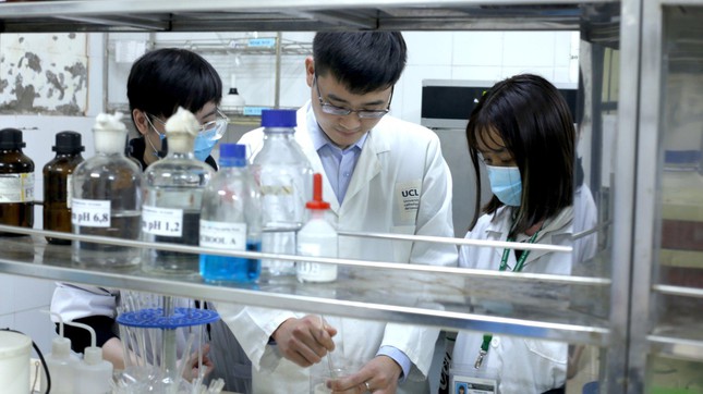 Chàng trai trường làng bảo vệ luận án tiến sỹ ở tuổi 27 ảnh 3