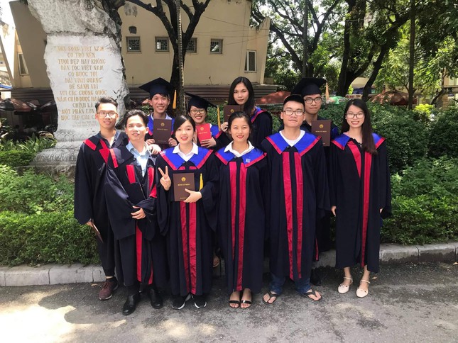 Nữ thủ khoa 'kép' chinh phục 8 kỳ học bổng liên tiếp ảnh 3