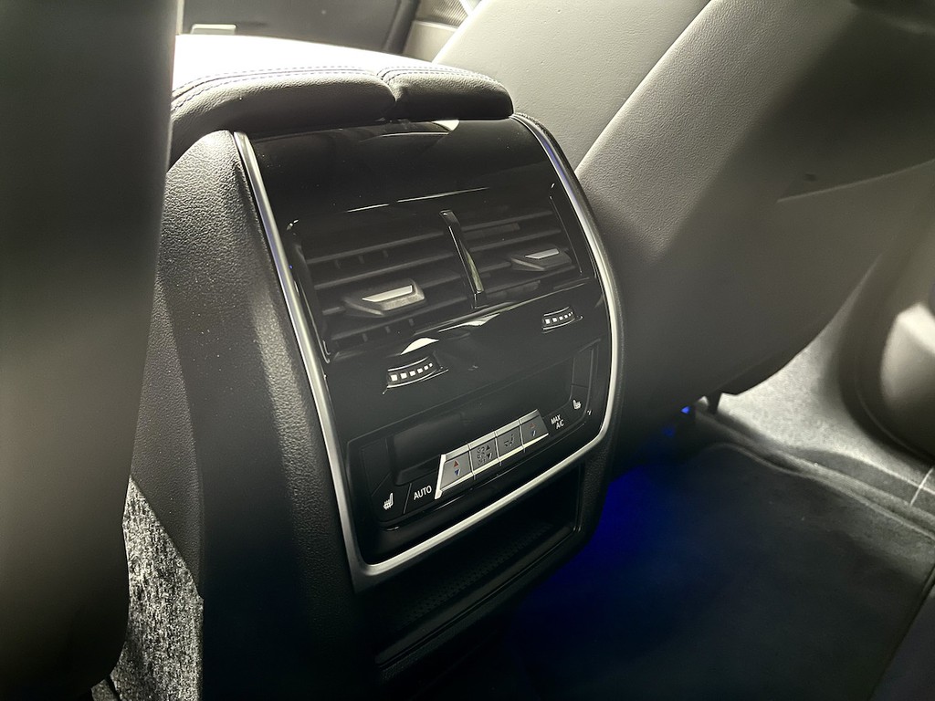 Khám phá hàng độc BMW X6 M G06 đầu tiên tại Việt Nam ảnh 18