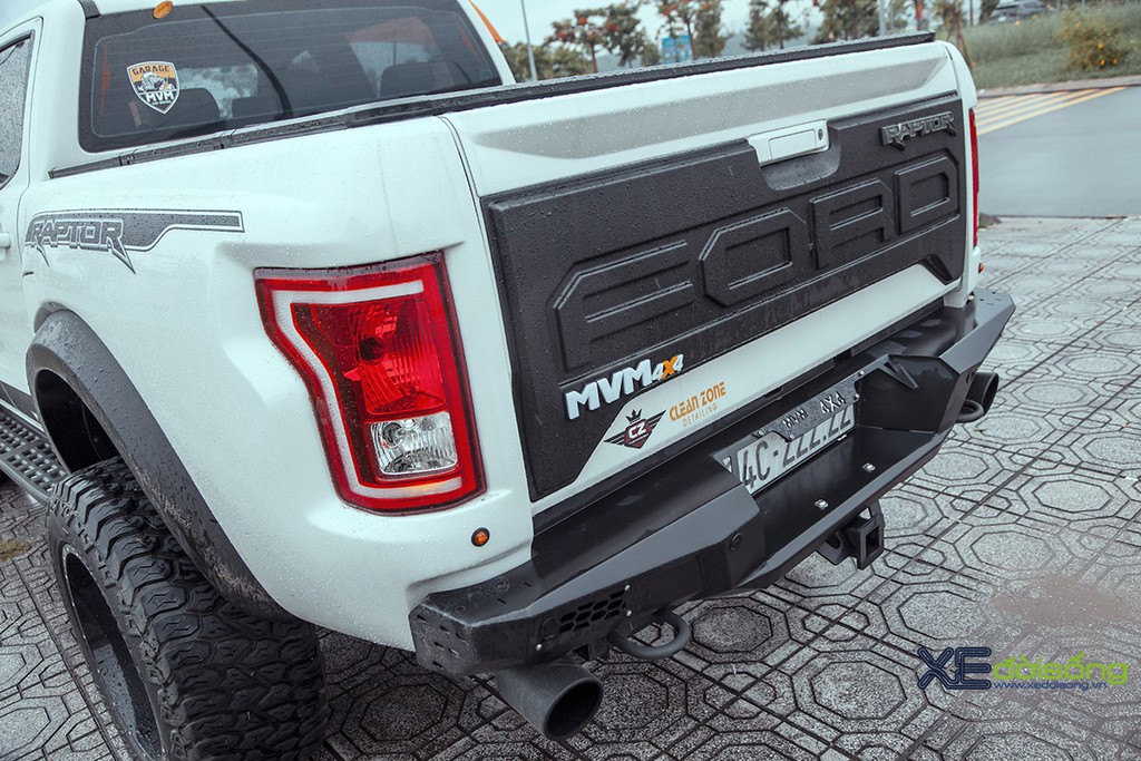 Xưởng độ Sài Gòn “biến hình” Ford Ranger thành F-150 Raptor siêu ngầu ảnh 11