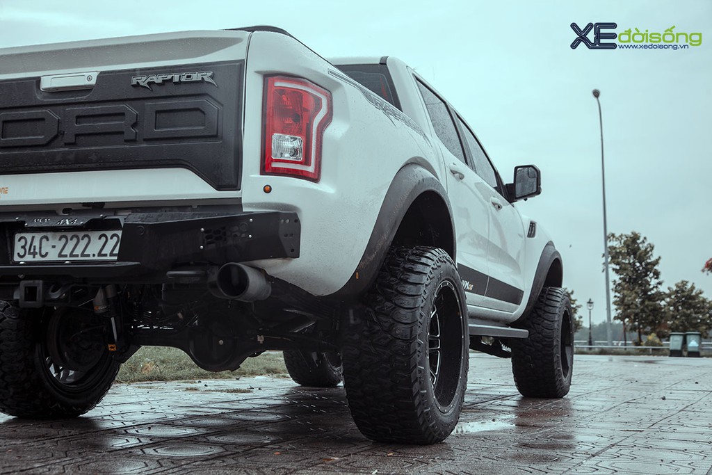 Xưởng độ Sài Gòn “biến hình” Ford Ranger thành F-150 Raptor siêu ngầu ảnh 12