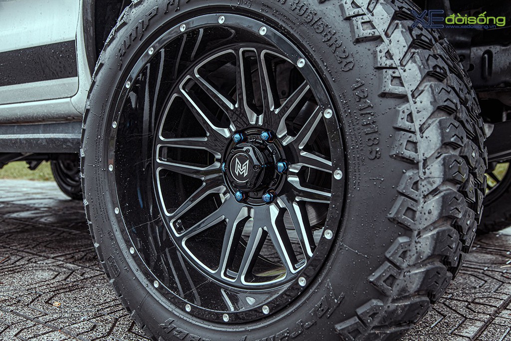 Xưởng độ Sài Gòn “biến hình” Ford Ranger thành F-150 Raptor siêu ngầu ảnh 13