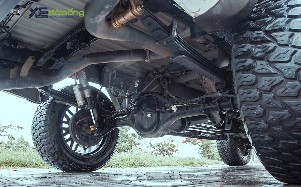 Xưởng độ Sài Gòn “biến hình” Ford Ranger thành F-150 Raptor siêu ngầu ảnh 14