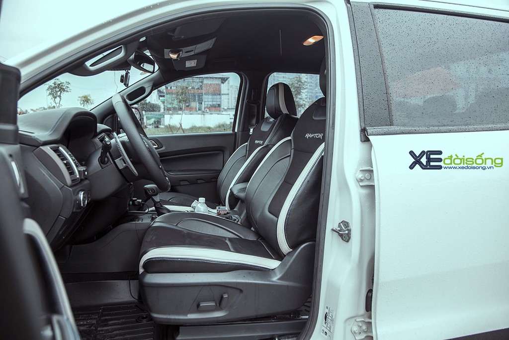 Xưởng độ Sài Gòn “biến hình” Ford Ranger thành F-150 Raptor siêu ngầu ảnh 17