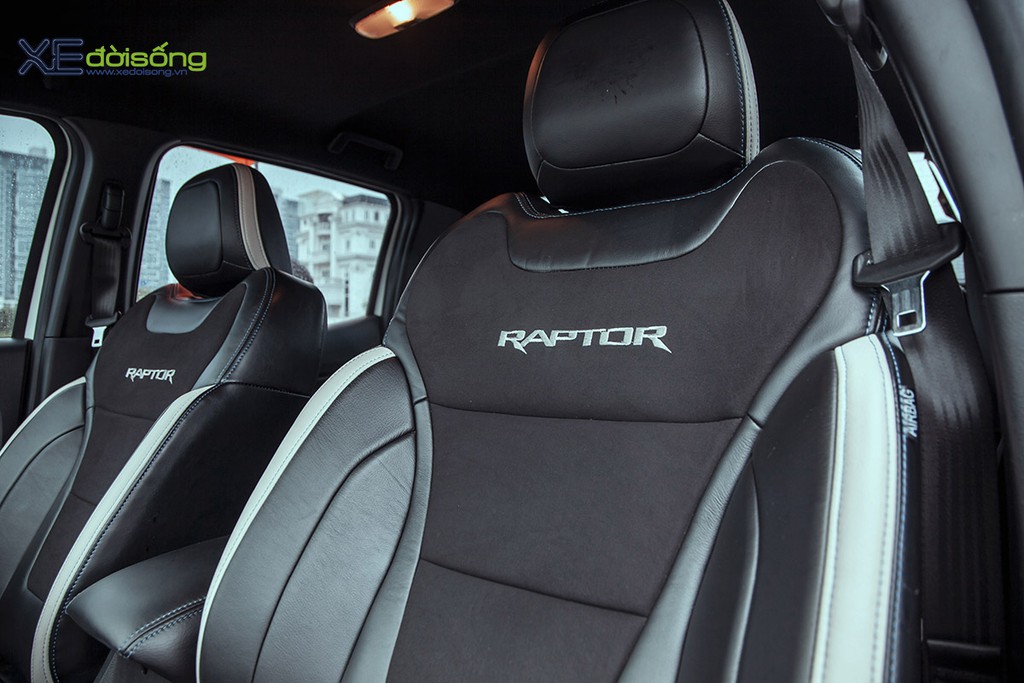 Xưởng độ Sài Gòn “biến hình” Ford Ranger thành F-150 Raptor siêu ngầu ảnh 19
