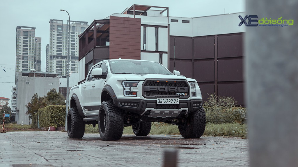 Xưởng độ Sài Gòn “biến hình” Ford Ranger thành F-150 Raptor siêu ngầu ảnh 2