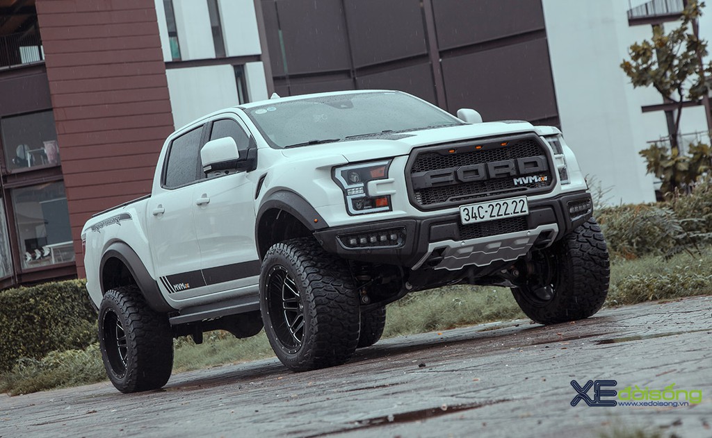 Xưởng độ Sài Gòn “biến hình” Ford Ranger thành F-150 Raptor siêu ngầu ảnh 4