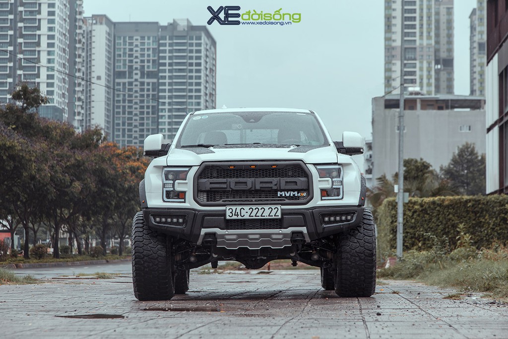 Xưởng độ Sài Gòn “biến hình” Ford Ranger thành F-150 Raptor siêu ngầu ảnh 5