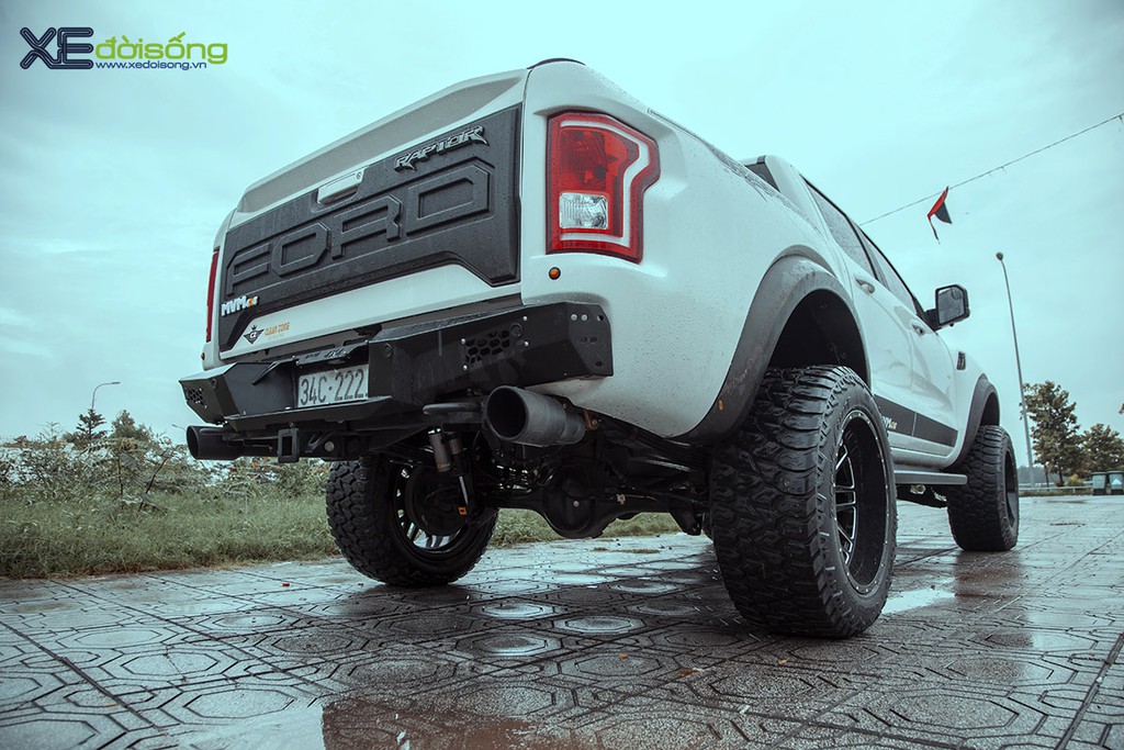 Xưởng độ Sài Gòn “biến hình” Ford Ranger thành F-150 Raptor siêu ngầu ảnh 6