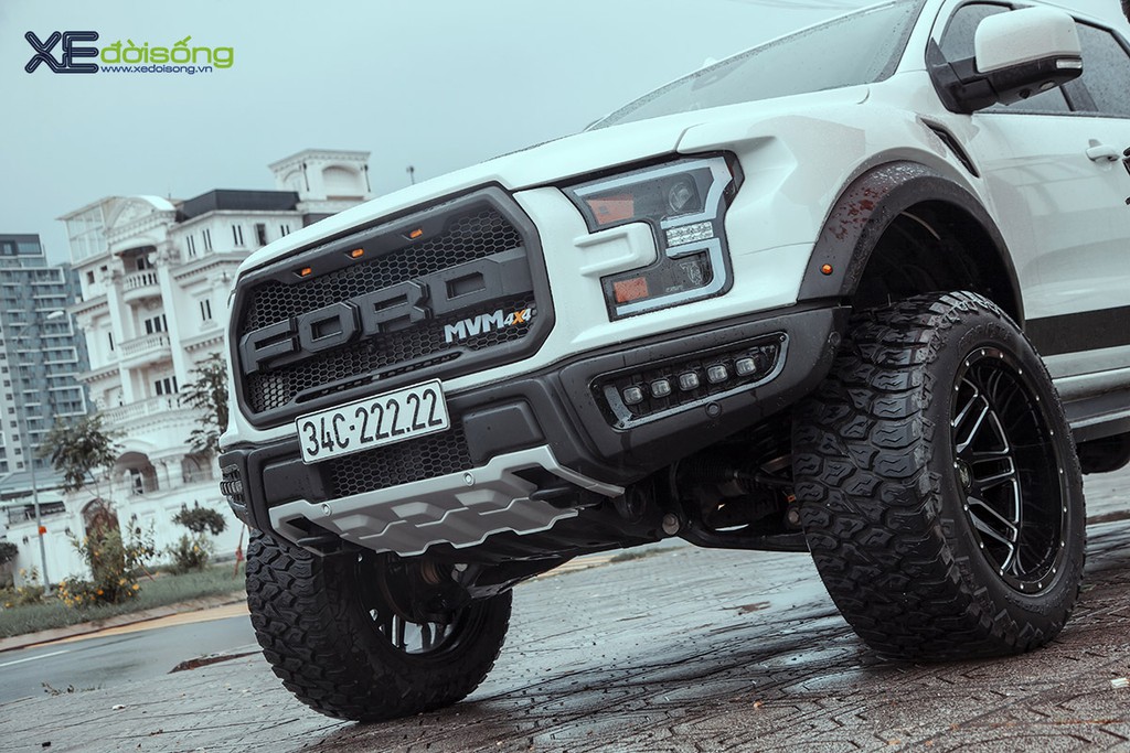 Xưởng độ Sài Gòn “biến hình” Ford Ranger thành F-150 Raptor siêu ngầu ảnh 8