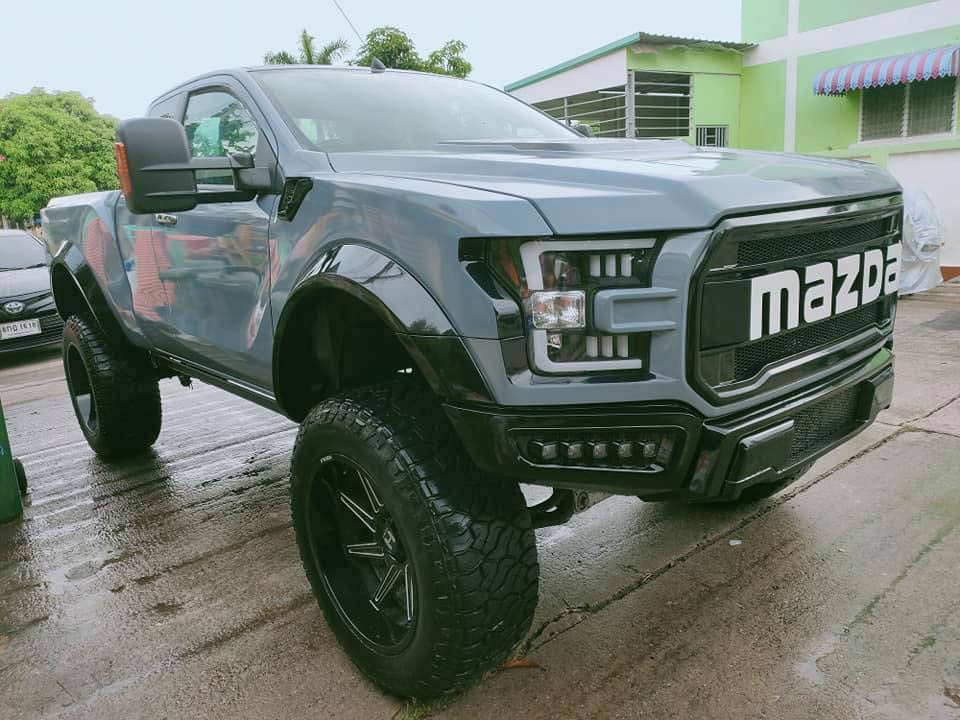 Độ Mazda BT-50 kiểu Ford F-150 Raptor: Chuyện thật như đùa khi