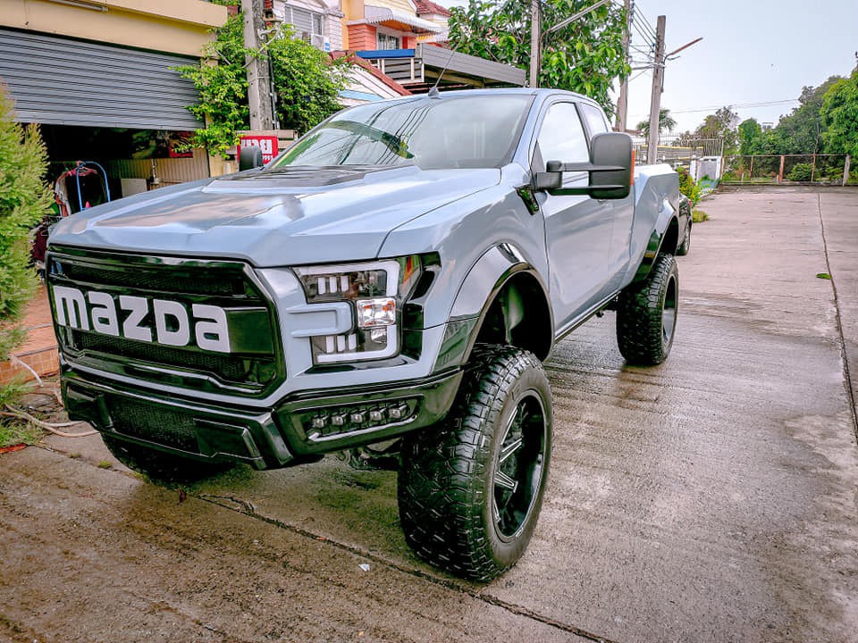 Độ Mazda BT-50 kiểu Ford F-150 Raptor: Chuyện thật như đùa khi