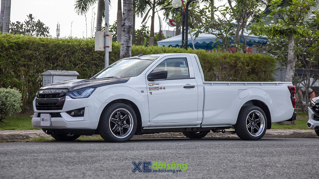 Trào lưu chơi bán tải Isuzu D-MAX độ low-rider hạ gầm thấp như sedan tại Bình Dương ảnh 12