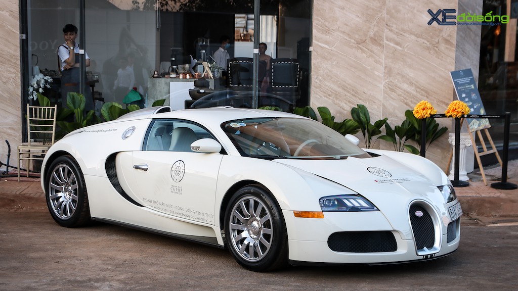 Khám phá từng ngóc ngách siêu xe Bugatti Veyron 16.4 độc nhất Việt Nam