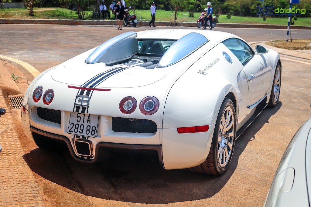 Khám phá từng ngóc ngách “ông hoàng tốc độ” Bugatti Veyron 16.4 độc nhất Việt Nam ảnh 7