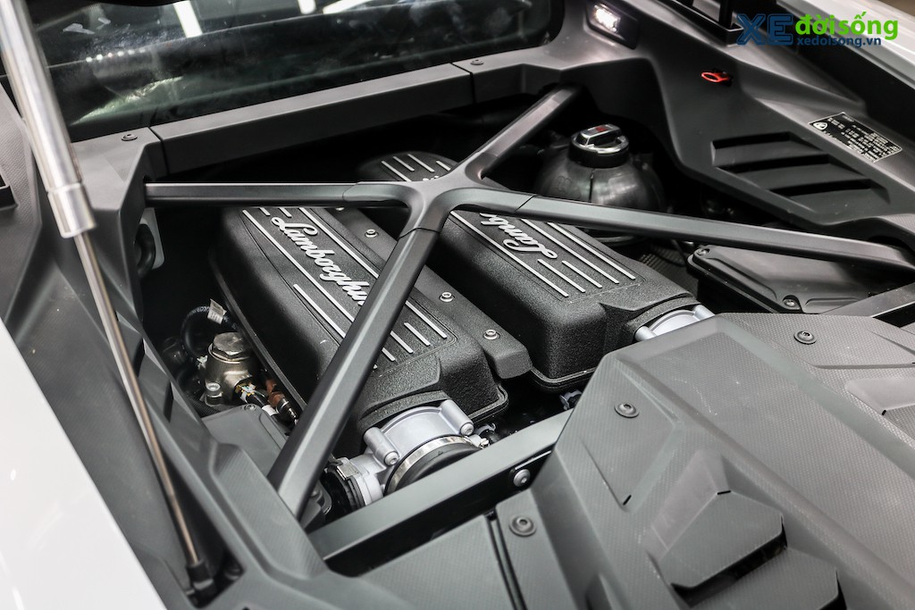 Soi siêu xe Lamborghini Huracan EVO RWD đầu tiên về Việt Nam, là chiếc Huracan thứ 17 ảnh 8