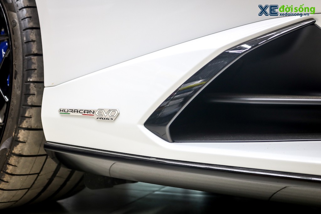 Soi siêu xe Lamborghini Huracan EVO RWD đầu tiên về Việt Nam, là chiếc Huracan thứ 17 ảnh 9