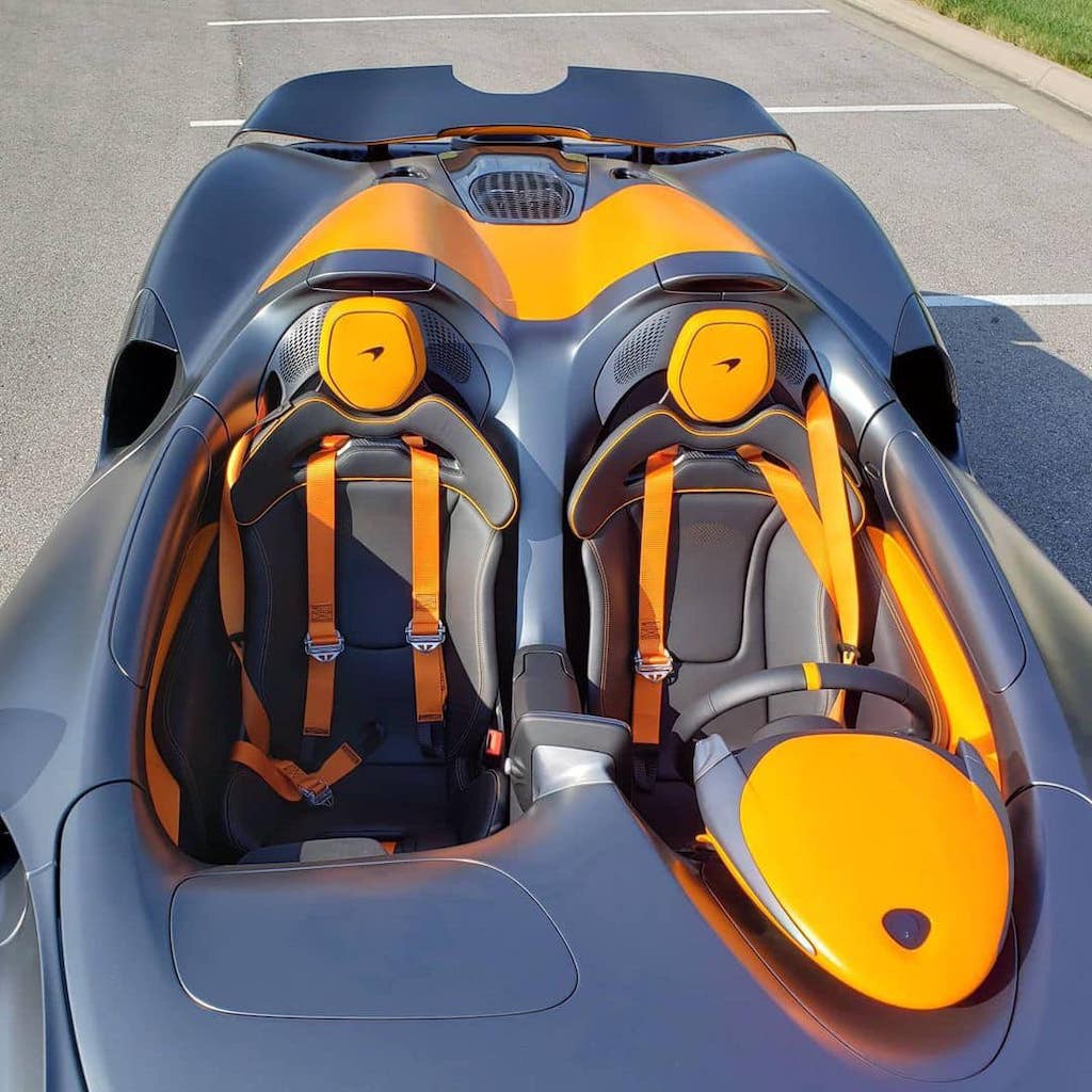 Lộ bằng chứng cho thấy một siêu xe mui trần bí ẩn đã về Hà Nội, liệu có phải là