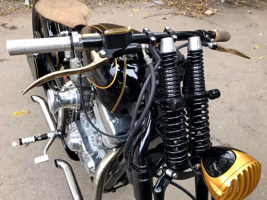 Người Hà Nội độ Harley Sportster 883 phong cách Nhật, đậm chất hoài cổ nhưng vẫn đầy “chất chơi“ ảnh 4