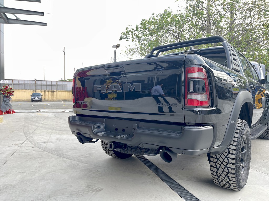 Chi tiết siêu bán tải RAM 1500 TRX tại Việt Nam, giá xe cao gần gấp 5 lần ở Mỹ ảnh 13