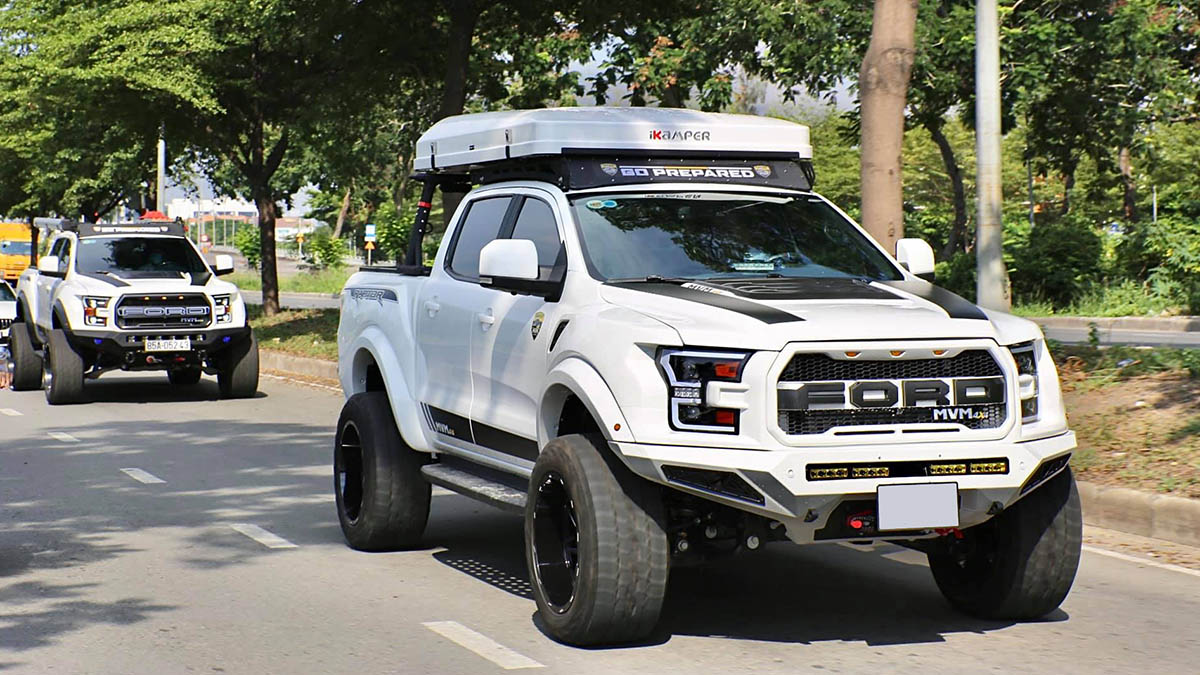 Thêm cặp bán tải Ford Ranger độ lên F-150 Raptor ra lò từ xưởng độ Sài Gòn