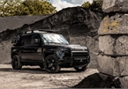 Land Rover Defender khoác “bộ cánh” Tuxedo Black lịch lãm không kém điệp viên 007