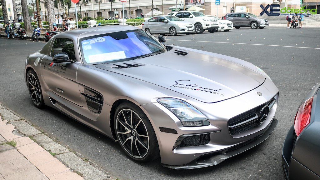 Siêu xe “cánh chim” Mercedes SLS AMG tại Sài Gòn với nhiều chi tiết dấu ấn cá nhân