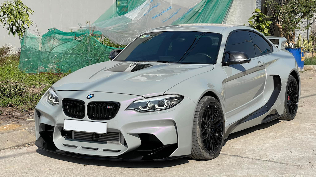 Dân chơi Hà Nội độ “xế độc” BMW M2 F87 nhìn như xe của Batman