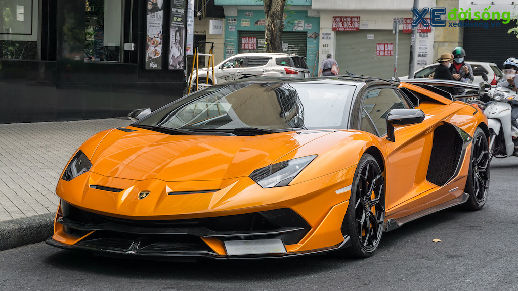 “Tóm gọn” siêu bò Aventador SVJ mui trần thứ 2 tại Việt Nam