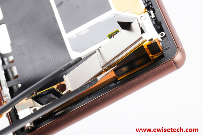 Sony-Xperia Z3-Disassembly-13.