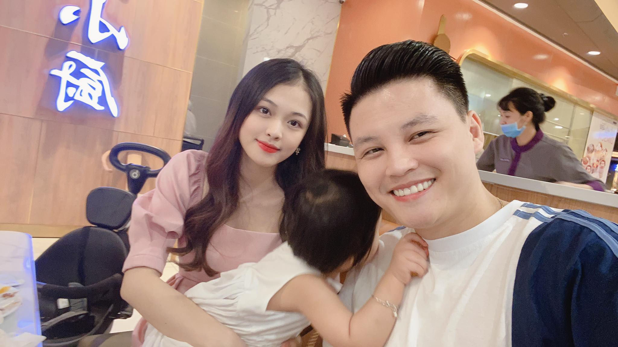 Chuyện của người đàn ông học đến trường đại học thứ 3 mới gặp được chân ái kém 9 tuổi và đám cưới