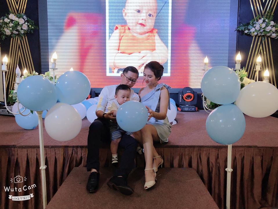 Màn "đánh nhanh thắng nhanh" của cặp đôi mới gặp 3 lần đã quyết cưới và màn rước dâu" khổ đến khó tả", phải nhờ đến xe chở hàng - Ảnh 2. Màn "đánh nhanh thắng nhanh" của cặp đôi mới gặp 3 lần đã quyết cưới và màn rước dâu" khổ đến khó tả", phải nhờ đến xe chở hàng - Ảnh 2.