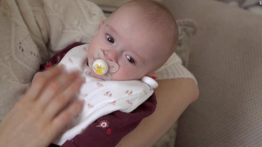 Người phụ nữ tiếp tục mang thai khi đang trong giai đoạn thai kỳ - Ảnh 2.